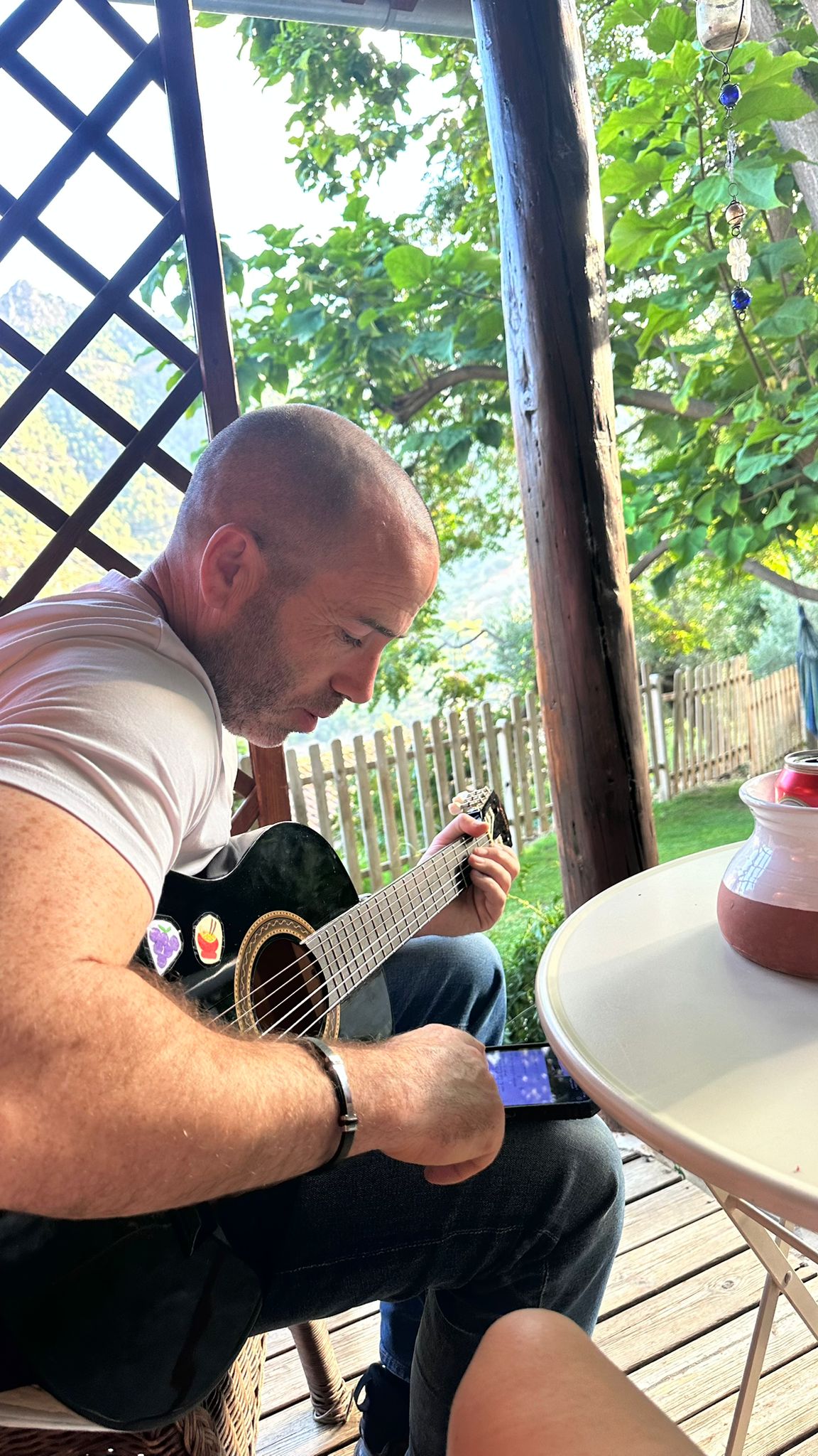 David O'Shea performing